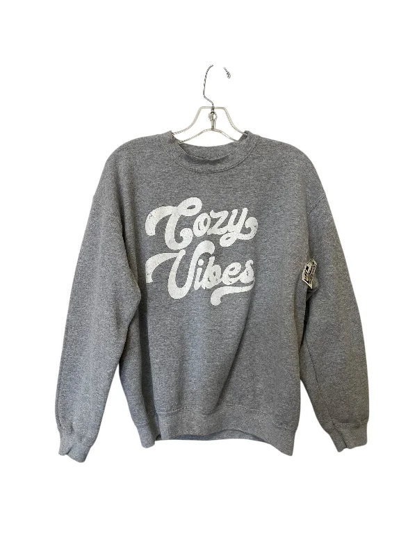 Sweatshirt Crewneck By Gildan In Grey, Size: M