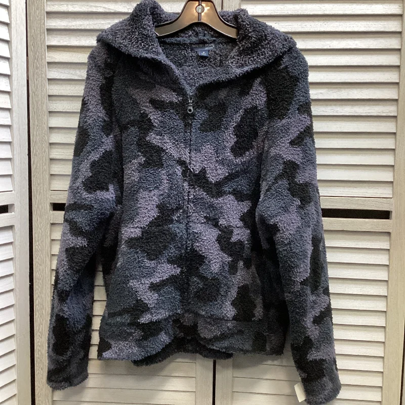 Sweatshirt Hoodie By Barefoot Dreams In Camouflage Print, Size: M