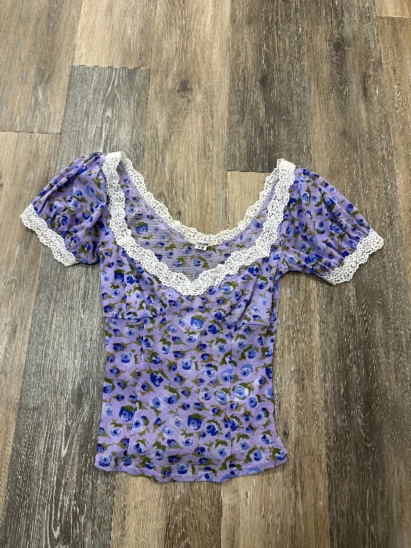 Top Short Sleeve By Kimichi Blue In Purple, Size: M